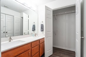 Modern Condo With Pool, Gym, Workspaces & BBQ