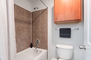 Modern Condo With Pool, Gym, Workspaces & BBQ