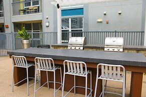 Modern Condo With Pool, Gym, Workspaces & BBQ