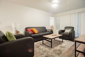 Modern Condo With Pool, Gym, Workspaces & BBQ