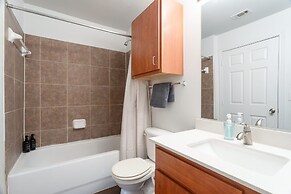 Modern Condo With Pool, Gym, Workspaces & BBQ