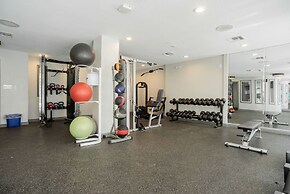 Modern Condo With Pool, Gym, Workspaces & BBQ
