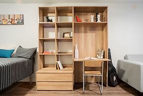 Modern Condo With Pool, Gym, Workspaces & BBQ