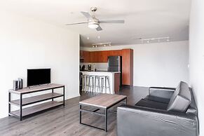 Modern Condo With Pool, Gym, Workspaces & BBQ