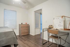 Modern Condo With Pool, Gym, Workspaces & BBQ