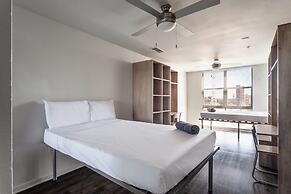 Modern Condo With Pool, Gym, Workspaces & BBQ