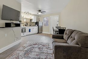 Modern Studio Apartment With Queen Bed