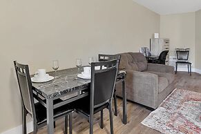 Modern Studio Apartment With Queen Bed