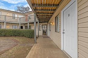 Modern Studio Apartment With Queen Bed