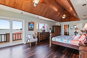 Crystal Beach Villa 5 Bedroom Home