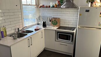 Palm Hamilton BackPackers