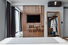 Leaf Boutique Condos