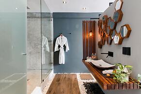 Leaf Boutique Condos