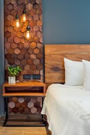 Leaf Boutique Condos