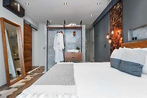 Leaf Boutique Condos