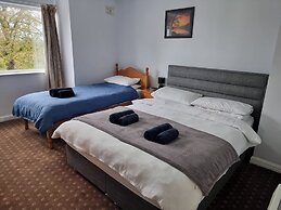 3 Bedrooms - Sleep 7 - Garden - Private Parking