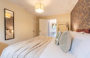 Charming Whitehurst Drive Nest in Manchester