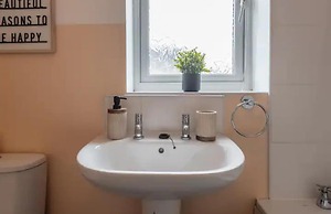 Charming Whitehurst Drive Nest in Manchester