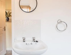 Charming Whitehurst Drive Nest in Manchester