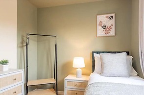 Charming Whitehurst Drive Nest in Manchester