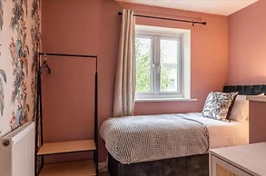 Charming Whitehurst Drive Nest in Manchester