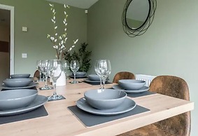 Charming Whitehurst Drive Nest in Manchester