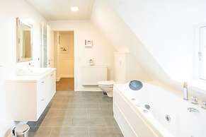 Wellnessferienhaus in Dagebull auf Einer Warft