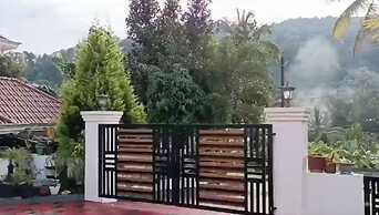 Hillsidecreek Homestay