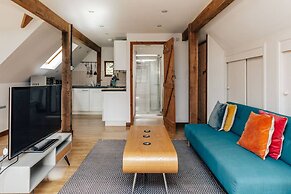 Redwood Retreat in Taplow