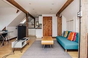 Redwood Retreat in Taplow