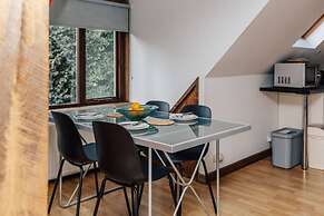 Redwood Retreat in Taplow