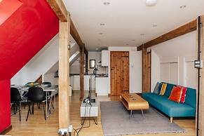 Redwood Retreat in Taplow