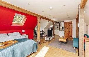 Redwood Retreat in Taplow