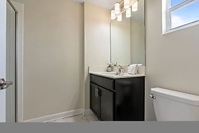 Amazing 5bdr House w Pool -4857