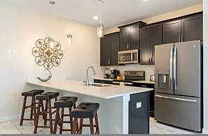 Amazing 5bdr House w Pool -4857