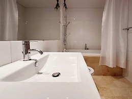 Bluesky Avalon Saigon Center Luxury