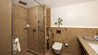 Cloud9 Sarovar Premiere