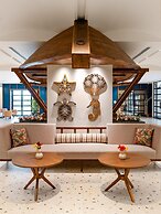 Cloud9 Sarovar Premiere