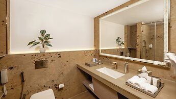 Cloud9 Sarovar Premiere