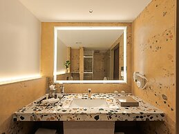 Cloud9 Sarovar Premiere