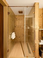 Cloud9 Sarovar Premiere