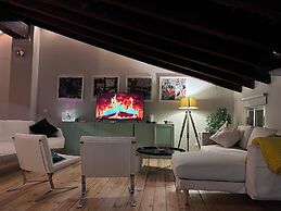 Duplex Loft And Home Office 140m2 Plus a 70m2 Terrace