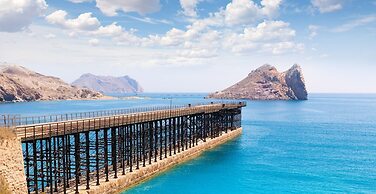 Dream Corner Facing the Sea