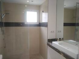 2 Bed Gf Apt Near Puerto Banus