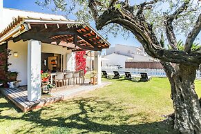 Just 10 Minutes From Sitges, House With Private Garden and Pool-