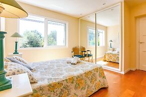 Just 10 Minutes From Sitges, House With Private Garden and Pool-
