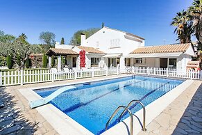 Just 10 Minutes From Sitges, House With Private Garden and Pool-