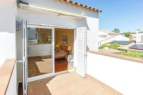 Just 10 Minutes From Sitges, House With Private Garden and Pool-