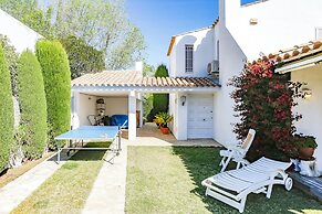 Just 10 Minutes From Sitges, House With Private Garden and Pool-