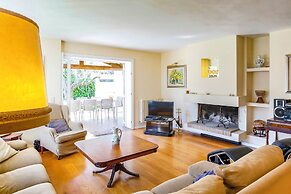 Just 10 Minutes From Sitges, House With Private Garden and Pool-
